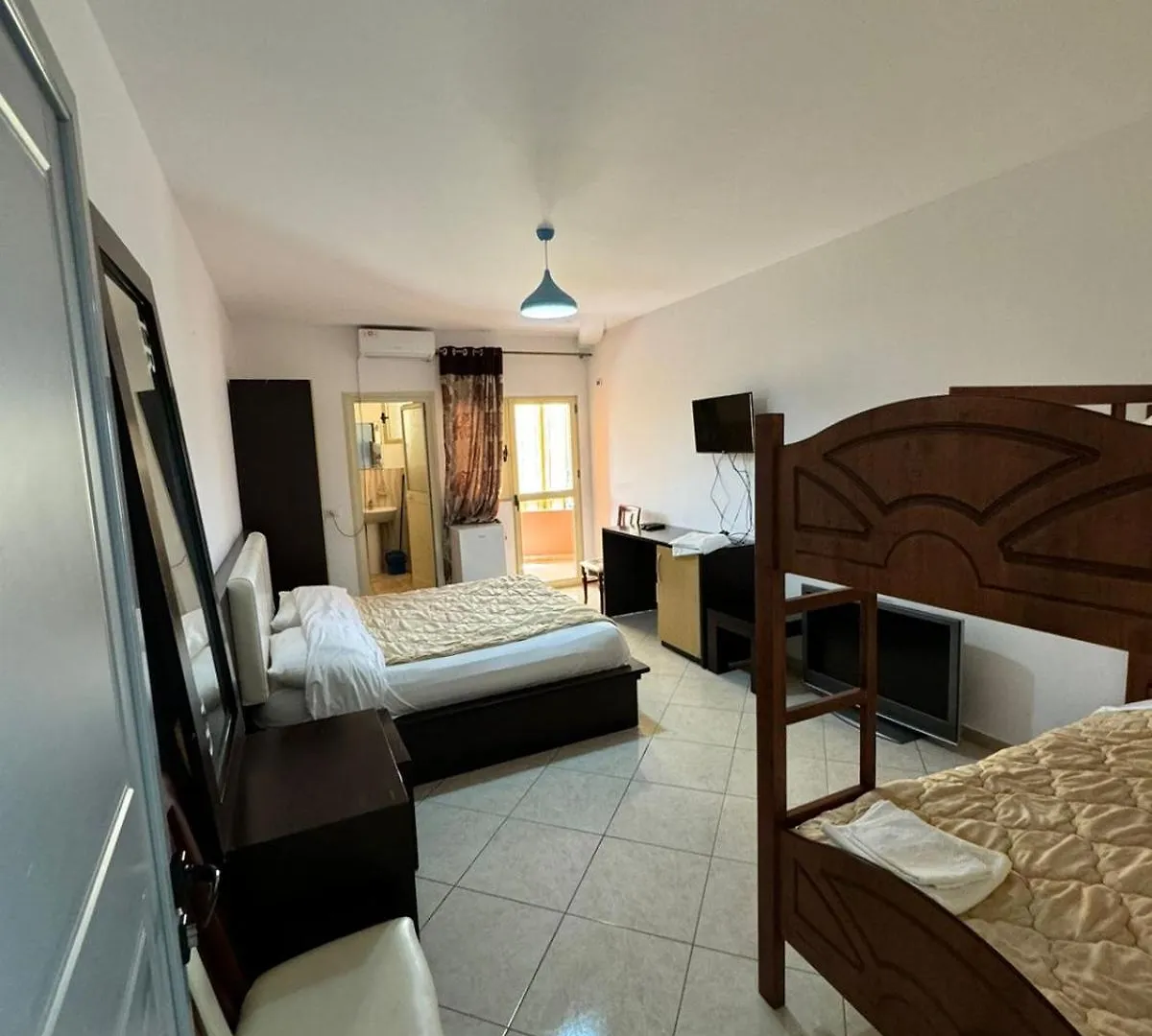 Unico Hotel Orikum 0*,